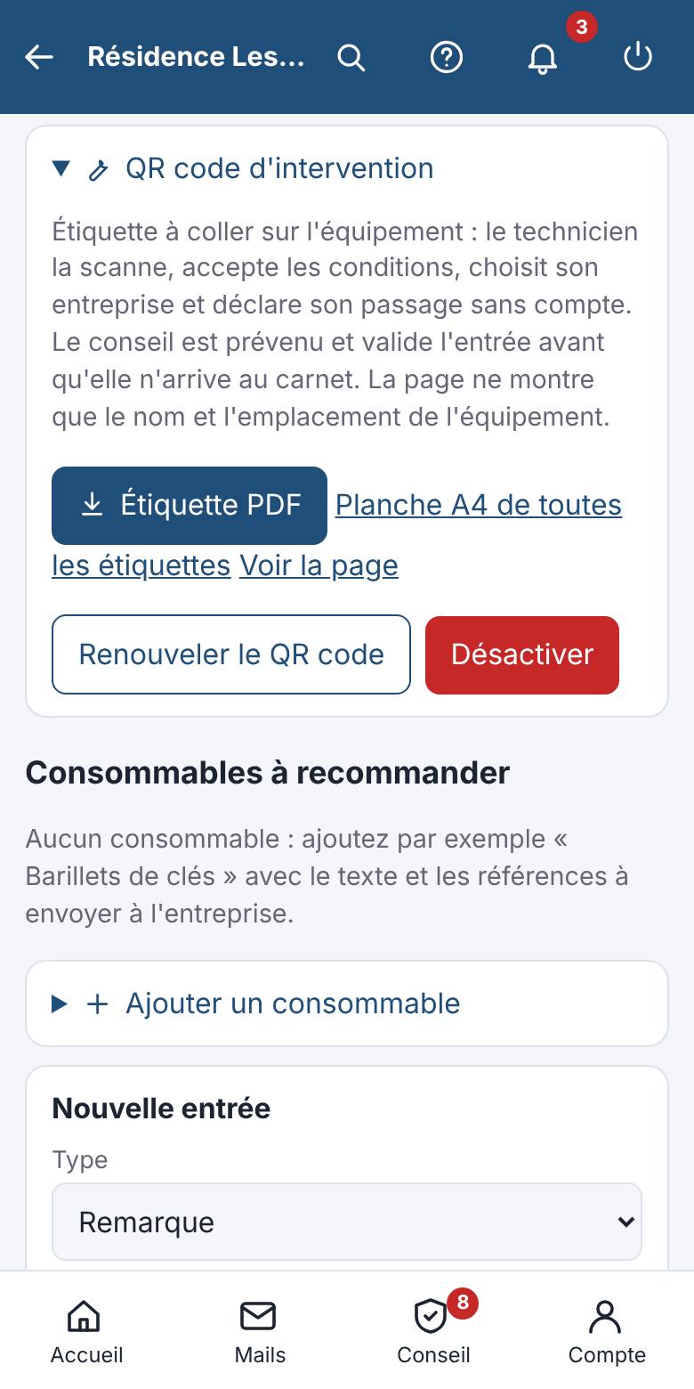 Sur la fiche de l'équipement : le QR code à imprimer et à coller.